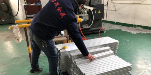 口罩机铝材硬核备送！是这么做的！