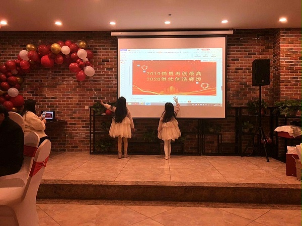 启域铝型材节目表演