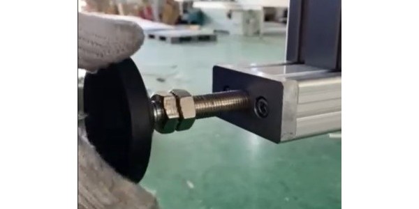 铝型材框架安装蹄脚需要借助端面连接板吗？